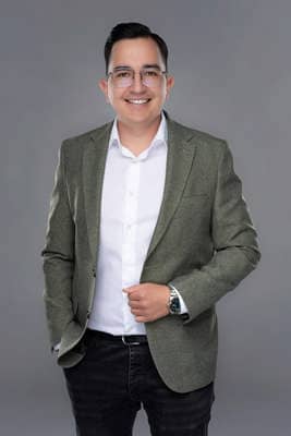Fotograf portrete oficiale Timisoara. brand personal. business. afacere. job. angajare. 12
